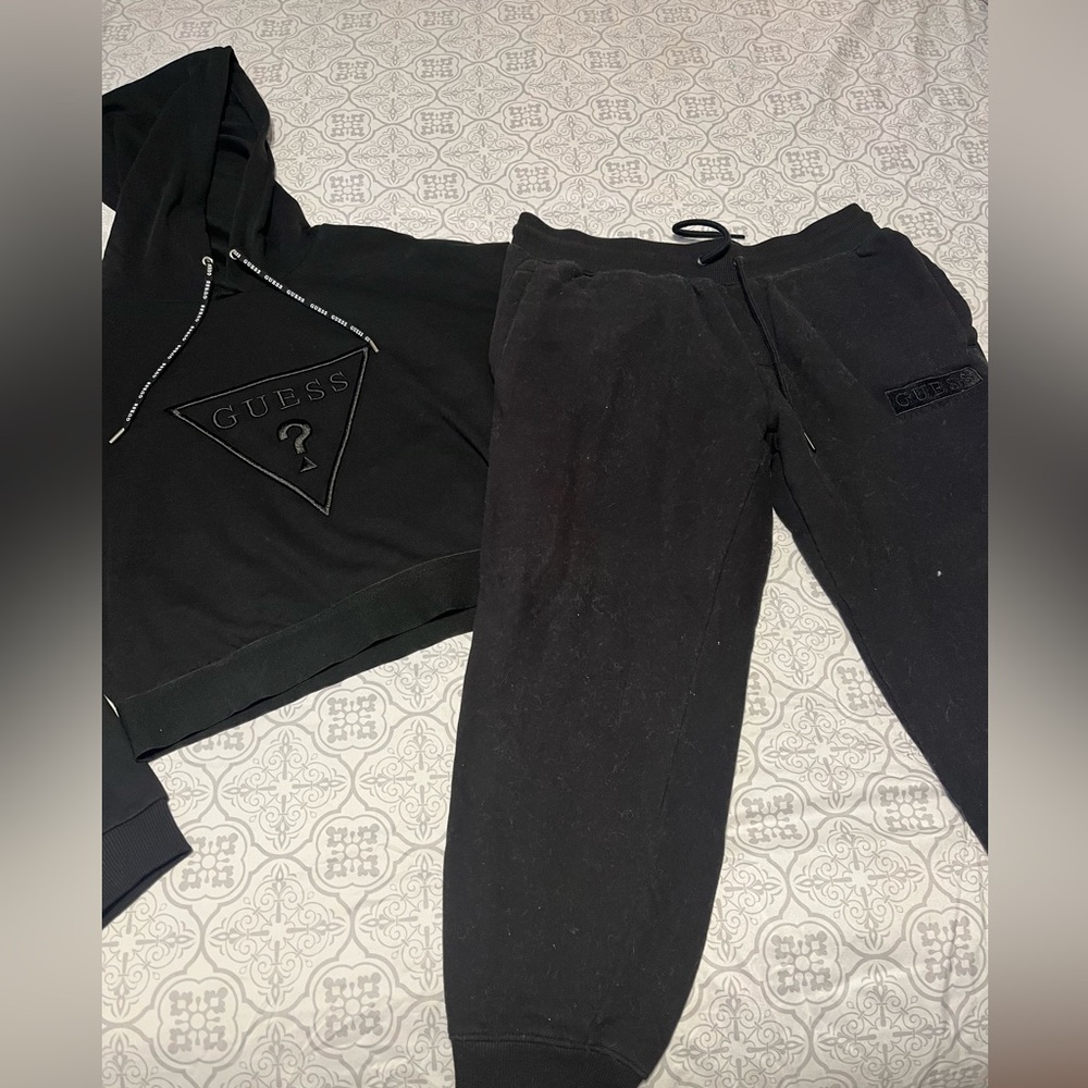 Super comfy GUESS matching sweat suit
